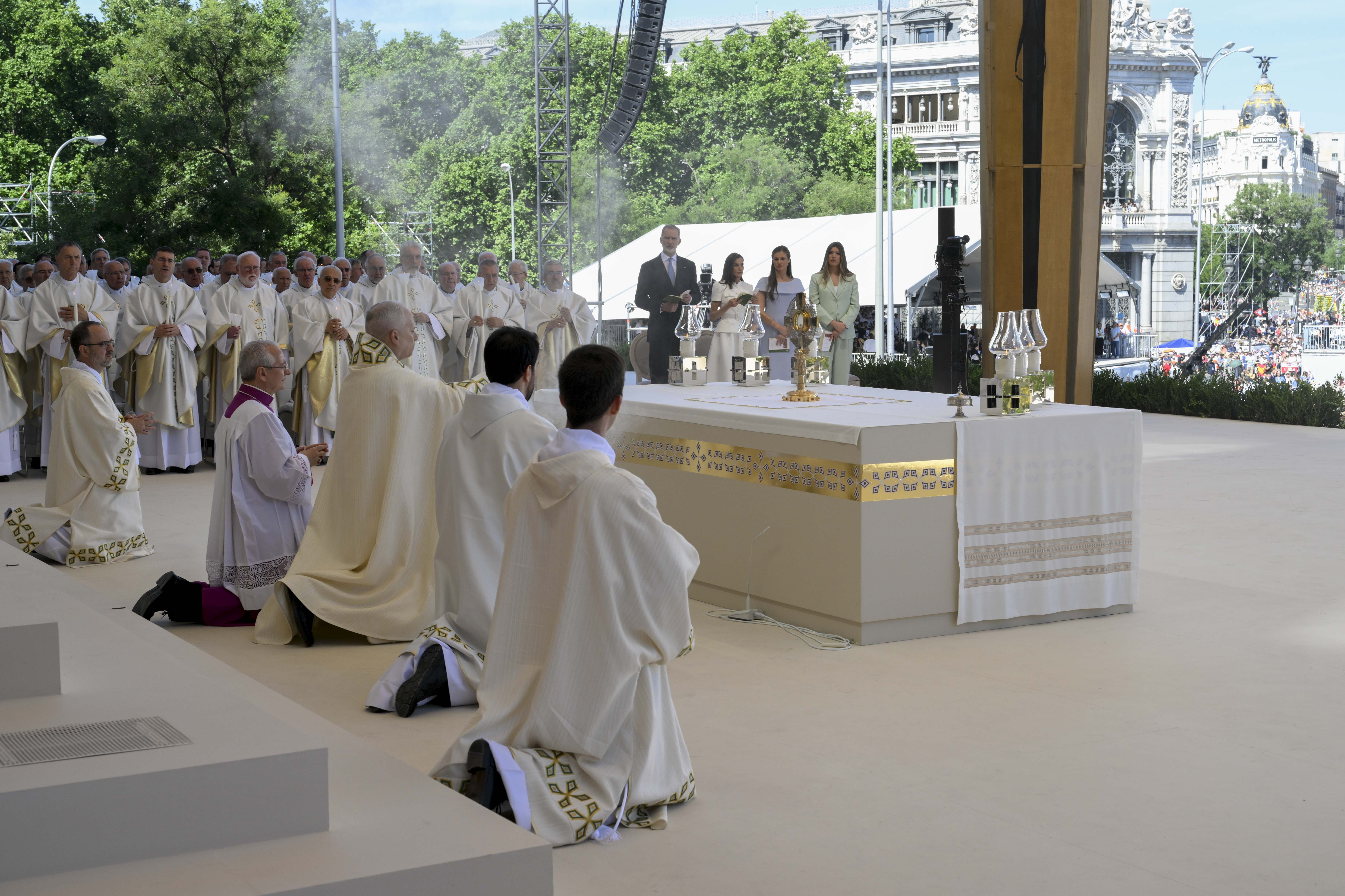 Pope Leo XIV and other clergy kneel at the altar during Mass at the Plaza de Cibeles in Madrid, June 7, 2026. The Holy Father said Mass in the historic plaza on the feast of Corpus Christi. | Credit: Vatican Media