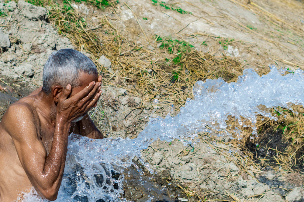 Pakistani churches shift Mass times, offer water amid record