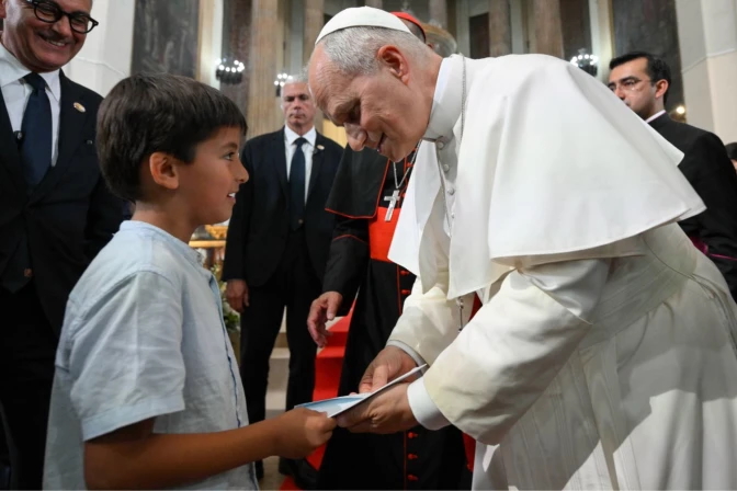 Peruvian boy whose family struggles to make ends meet asks pope why bad things happen