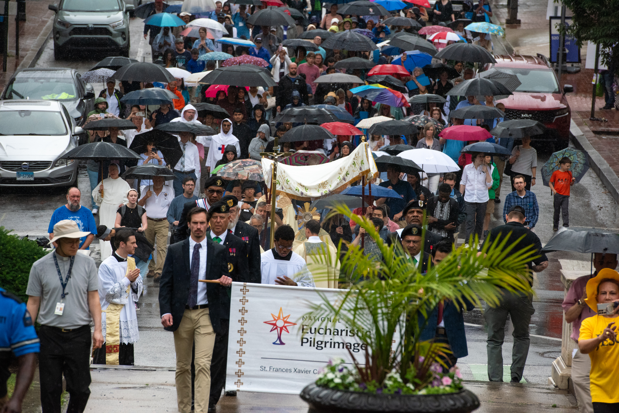 National Eucharistic Pilgrimage brings Christ through rainy 