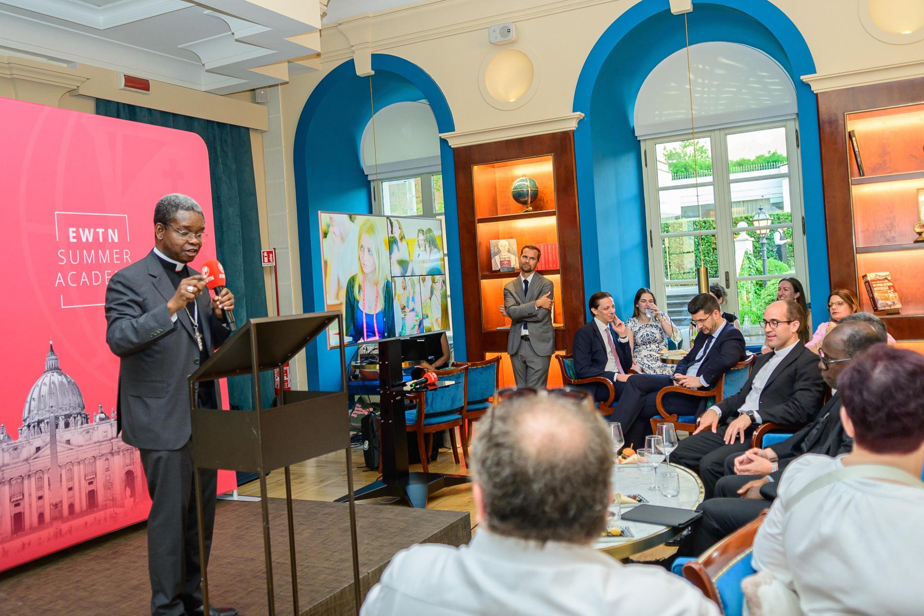 Vatican official to Catholic journalists: Be ‘disciples before influencers’