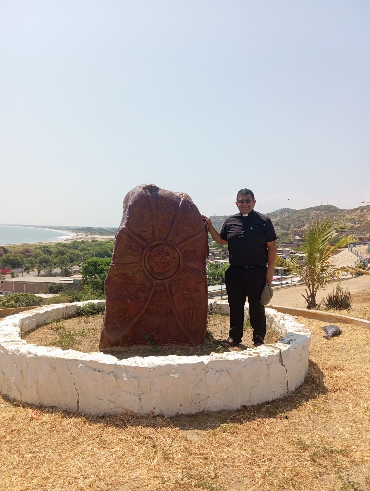 Este es el lugar donde Francisco Pizarro puso la primera cruz en tierras del Imperio Inca, el Tahuantinsuyo, en el cerro Buenaventura, Distrito de la Cruz, Tumbes. Crédito: Cortesía del P. Juan Carlos Silva Yacila.