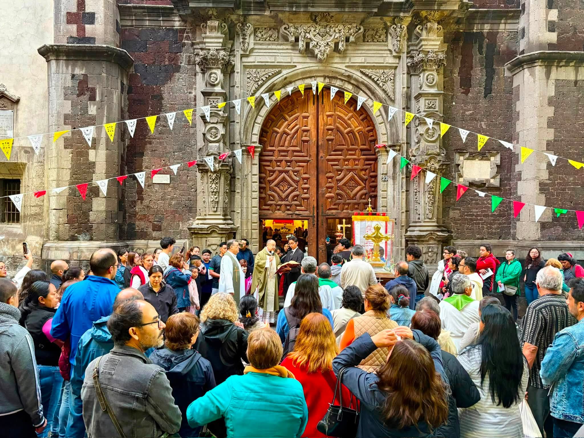 Start of the reopening Mass at Holy Cross Parish. | Credit: Holy True Cross Parish, Mexico City