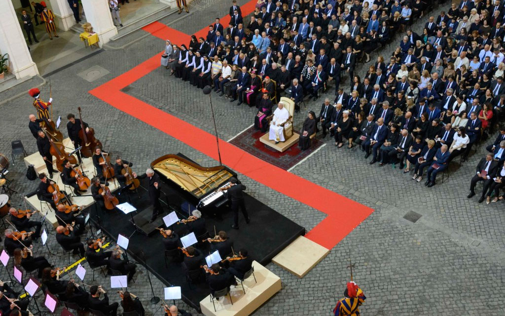 El Papa León en el concierto de hoy en Castel Gandolfo. Crédito: Vatican Media,