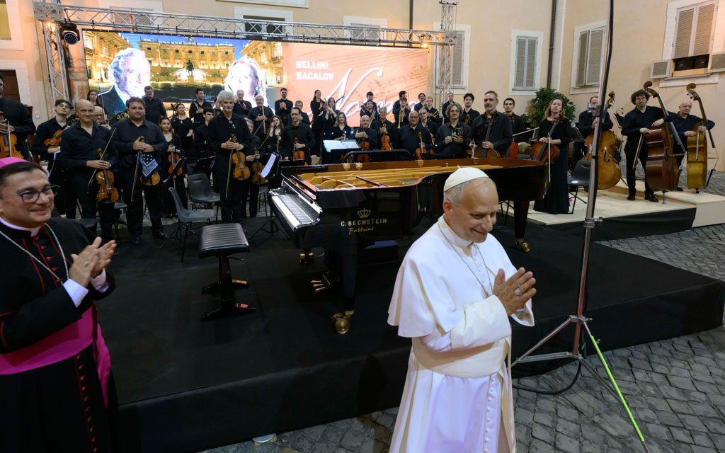 El Papa León en el concierto de hoy en Castel Gandolfo. Crédito: Vatican Media.