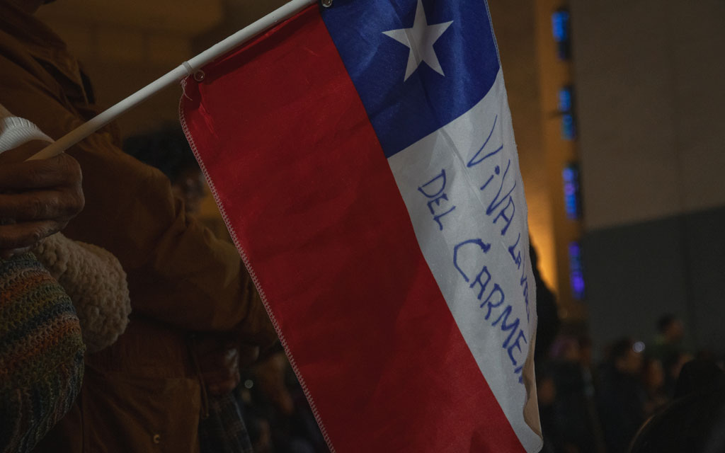 Bandera de Chile en la Misa por la Virgen del Carmen. Crédito: Arzobispado de Santiago de Chile.