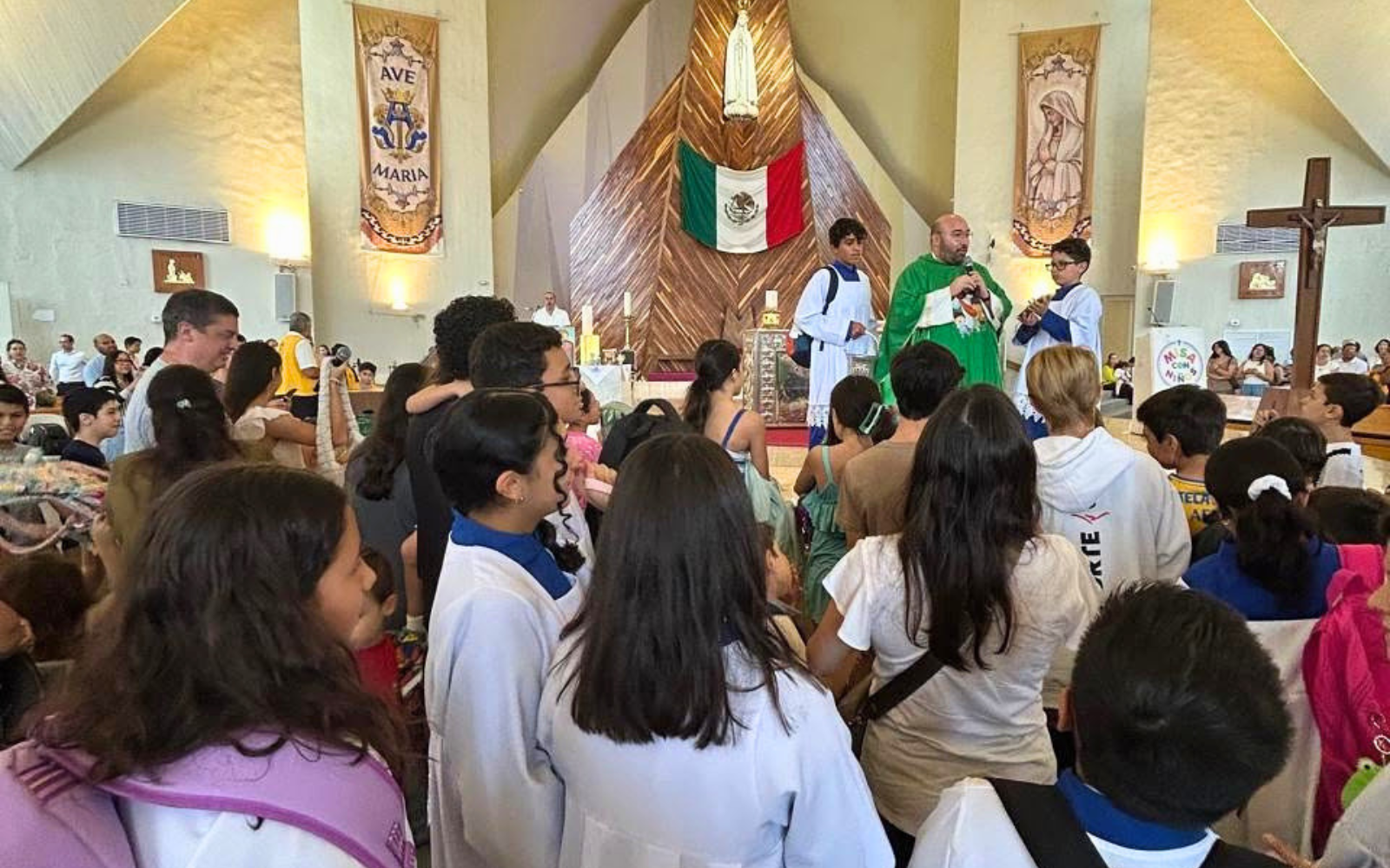 Misa con niños en el Santuario de Fátima en Nuevo León 2025. Crédito: Cortesía del Padre Borre.