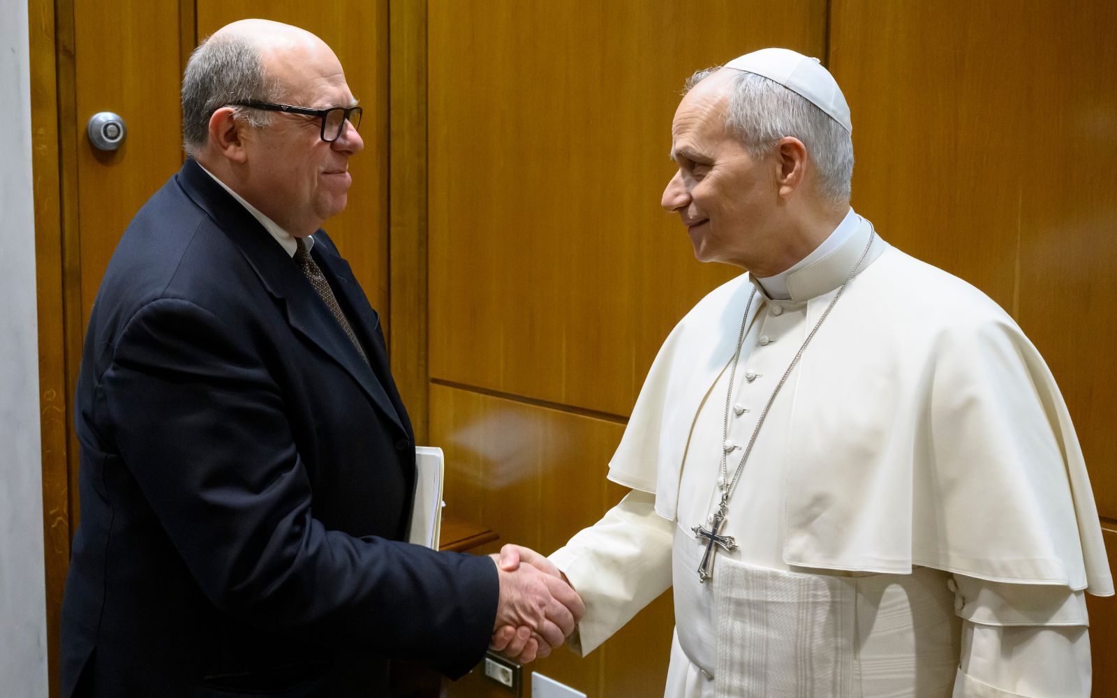 El periodista Alessandro Banfi saluda al Papa durante un encuentro celebrado el 18 de marzo de 2026. Crédito: Cortesía Alessandro Banfi
