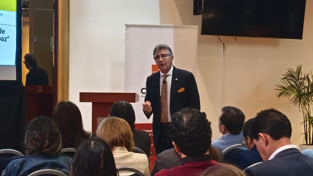 Exposición de Adrián Lomello en la I Jornada Especializada de Turismo Religioso en Perú. Crédito: Diego López Marina/EWTN News.