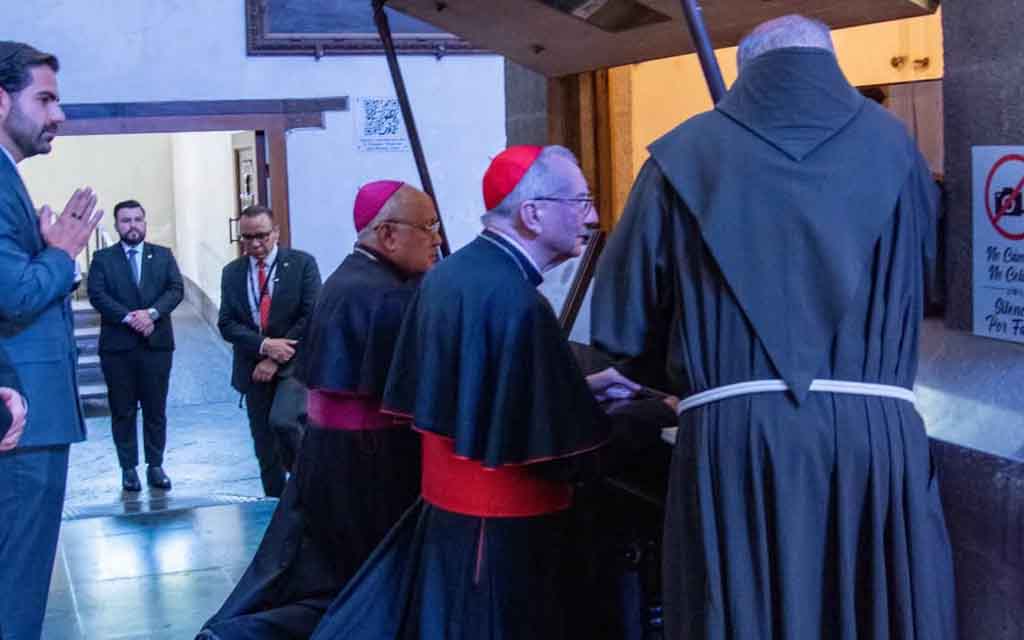 El Cardenal Parolin en el santuario de Antigua Guatemala. Crédito: Arzobispado de Guatemala.