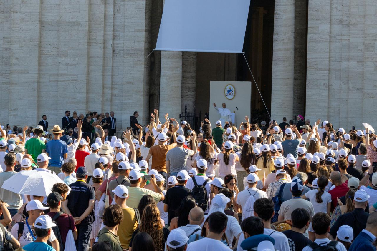 Más de 2.500 jóvenes de entre 18 y 33 años procedentes de todo el mundo se reunieron con el Papa León XIV. Crédito: Daniel Ibañez/ EWTN News