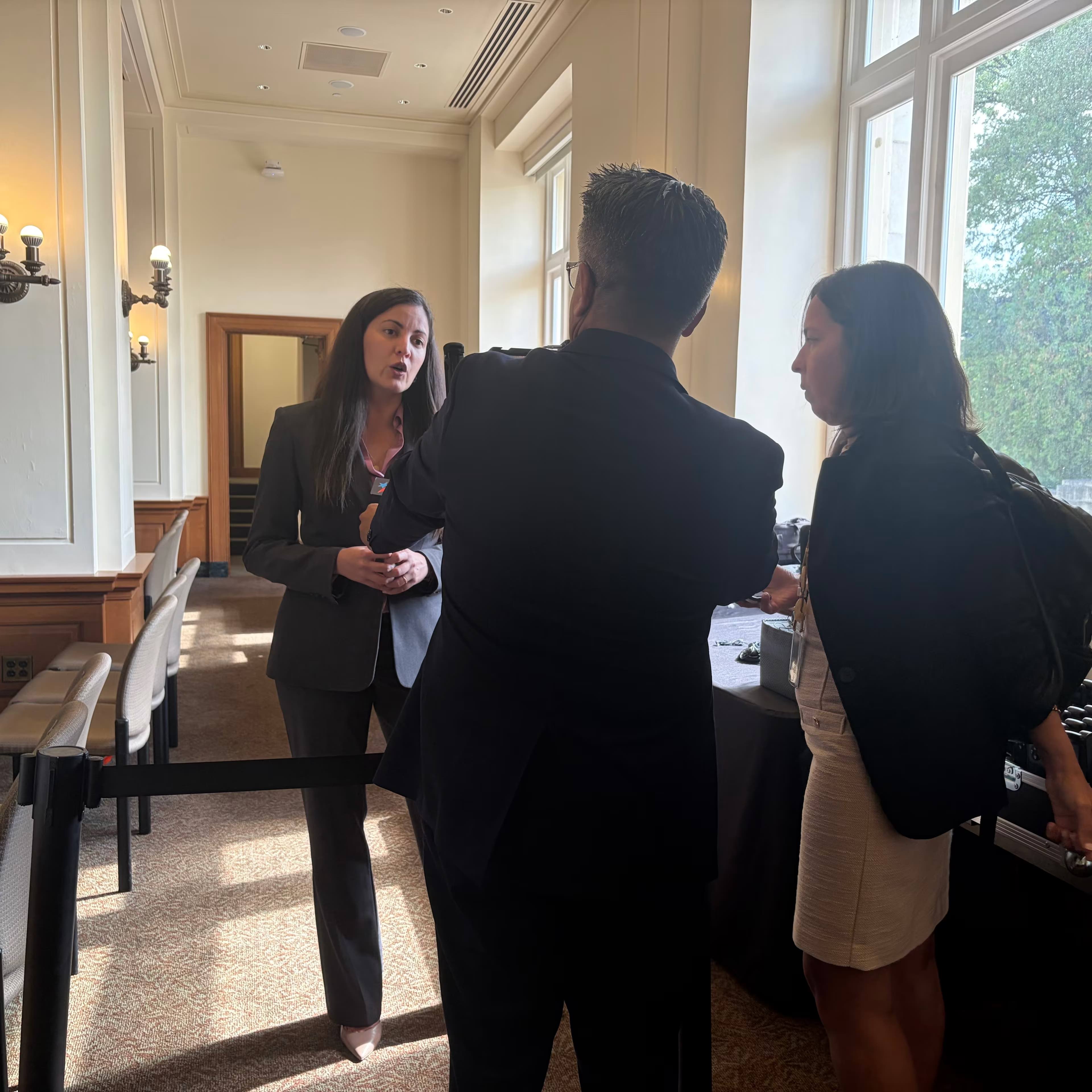 La comisionada Rosa María Payá, relatora para Nicaragua de la Comisión Interamericana de Derechos Humanos, conversa el 5 de agosto de 2026 durante una reunión del Consejo Permanente de la Organización de los Estados Americanos en Washington D.C. (Estados Unidos). | Crédito: Madalaine Elhabbal/EWTN News.