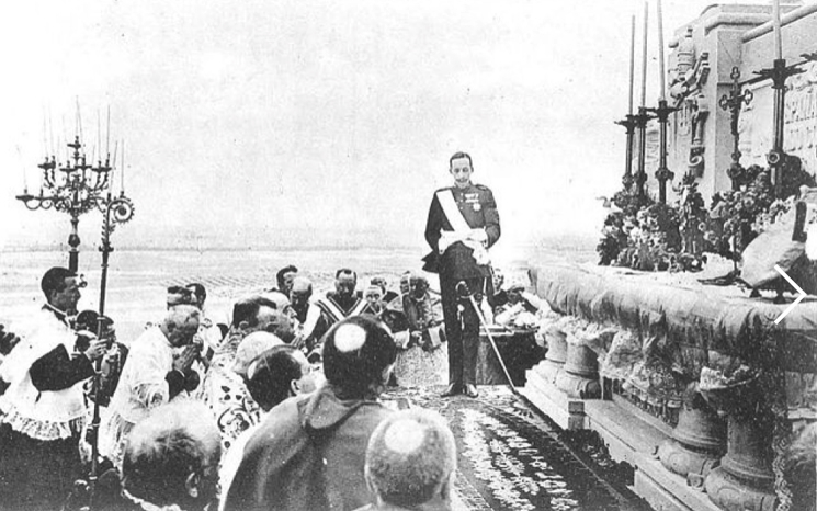 At the foot of the Sacred Heart of Jesus statue, in 1919 King Alfonso XIII pronounces the formula of consecration of Spain to the Sacred Heart of Jesus. | Credit: Public domain