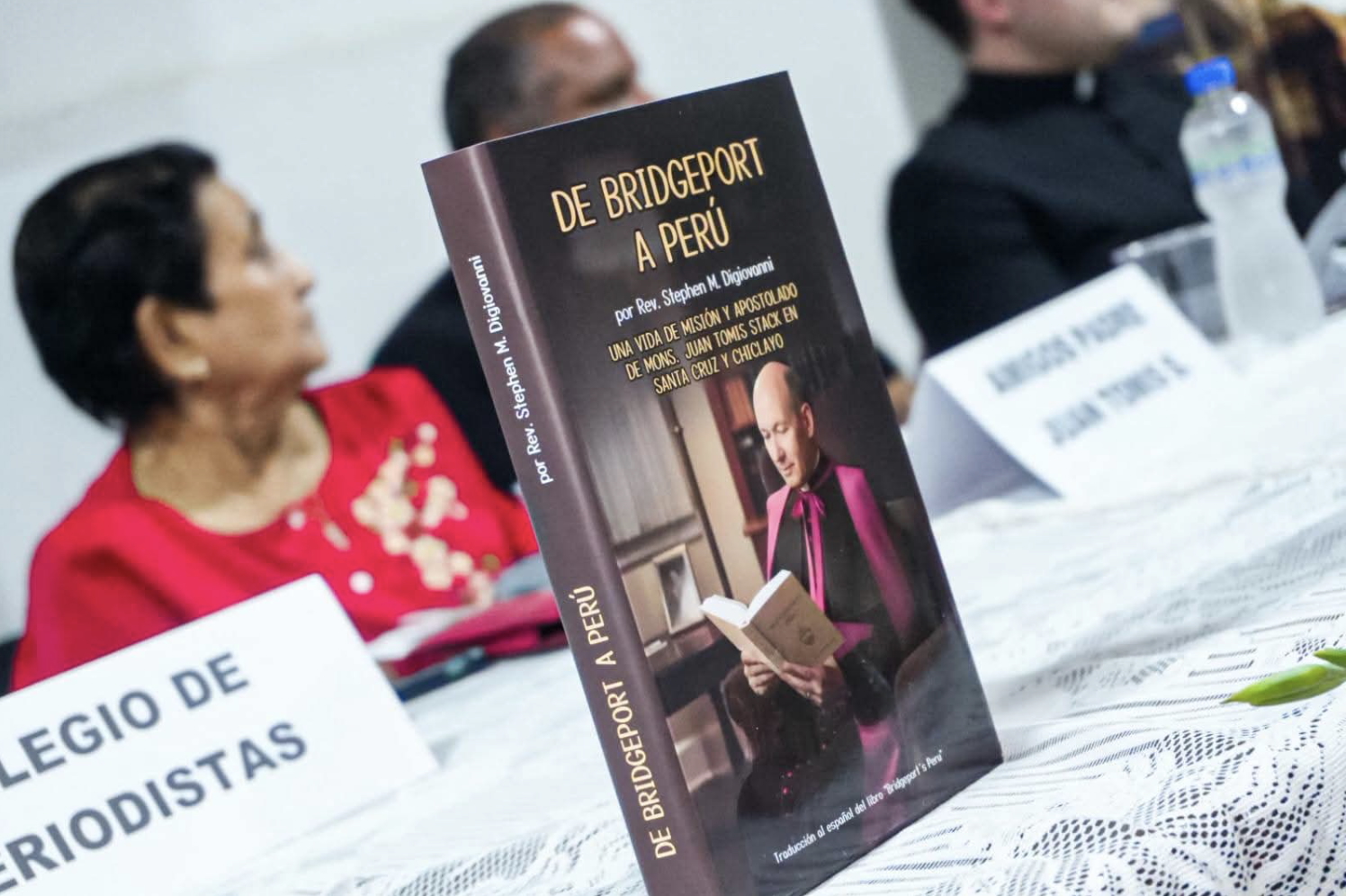 The Spanish-language edition of the book “Bridgeport to Peru.” | Credit: Jesús Ángeles