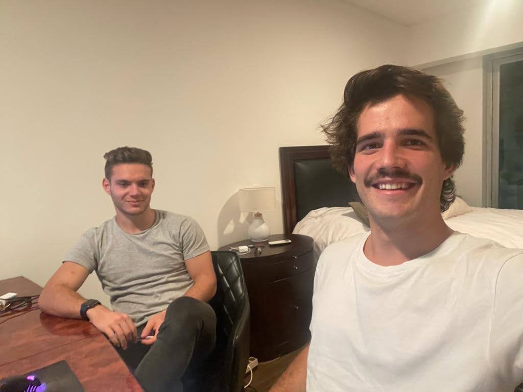 Felipe junto a su amigo y socio de la empresa. Crédito: Cortesía Felipe Ballester Molina