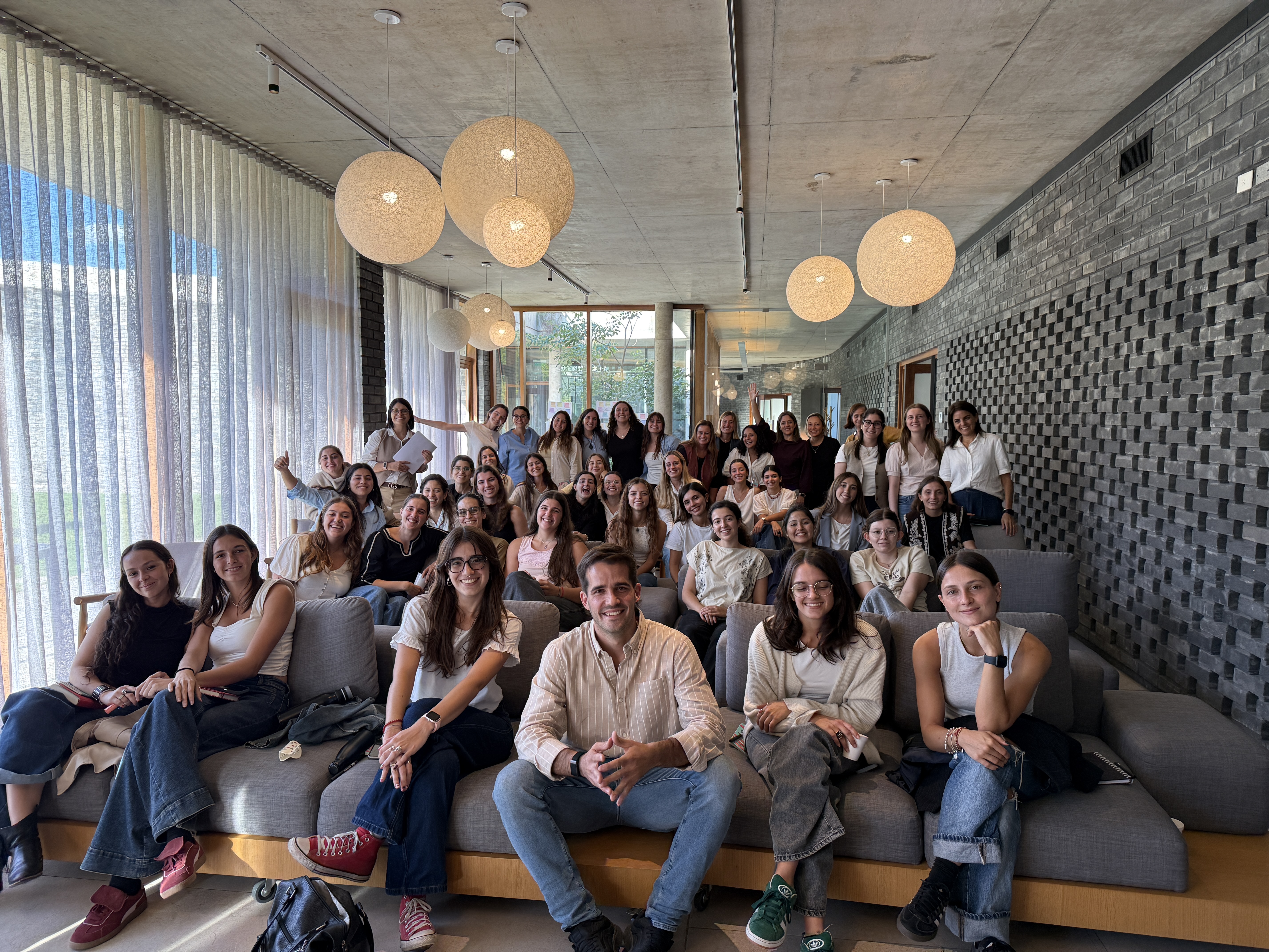 En una actividad con jóvenes. Crédito: Cortesía Felipe Ballester Molina