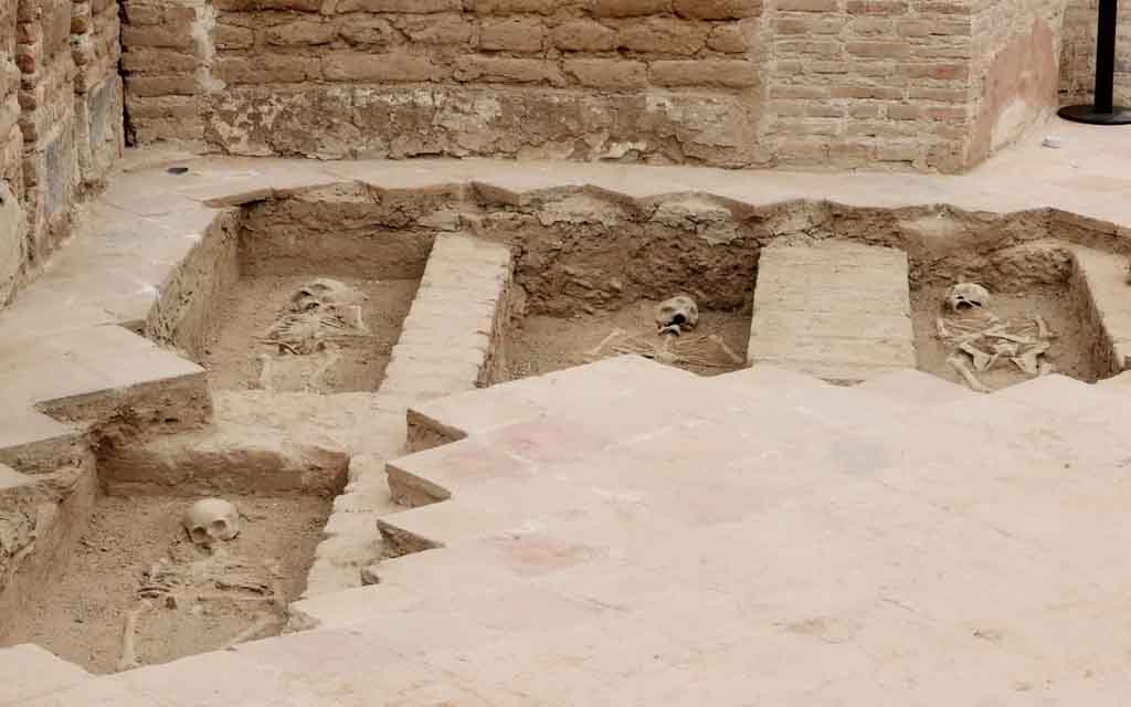 Restos óseos hallados junto al Santuario de Santa Rosa de Lima. Crédito: ANDINA/Editora Perú.