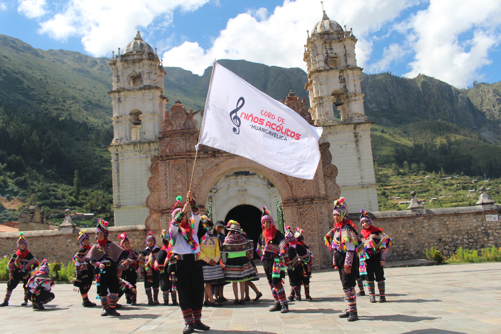 El Coro de Niños Acólitos presentó “Ccollanan María”, un canto mariano en quechua grabado en el Santuario de Cocharcas (Apurímac). Crédito: Cortesía