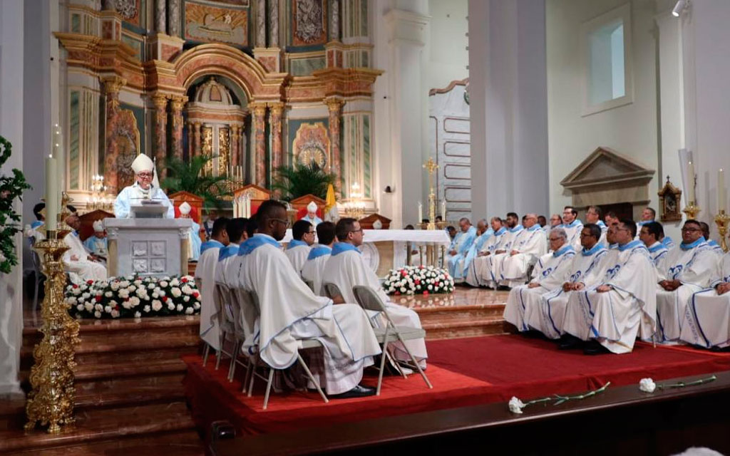 Mons. Ulloa y demás concelebrantes en la Misa por la fiesta de Santa María la Antigua. Crédito: Arquidiócesis de Panamá.