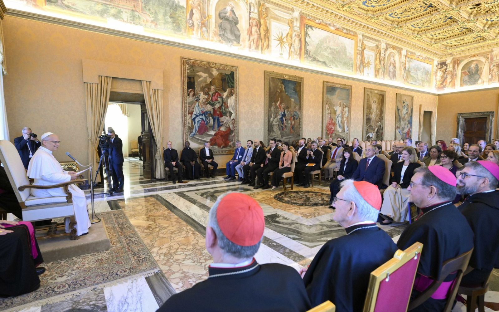 León XIV ante los participantes del encuentro Fratelli Tutti: Diálogo Socioambiental Norte-Sur, este sábado. | Crédito: Vatican Media.
