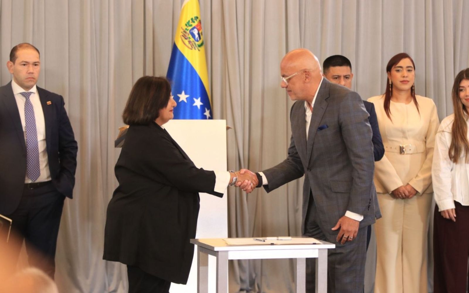 Venezuela: Talks with opposition, oil deal, Delcy Rodríguez in New York, and the Church’s stance
