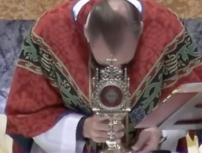 Priest describes tearful ‘spiritual experience’ during consecration after video goes viral online