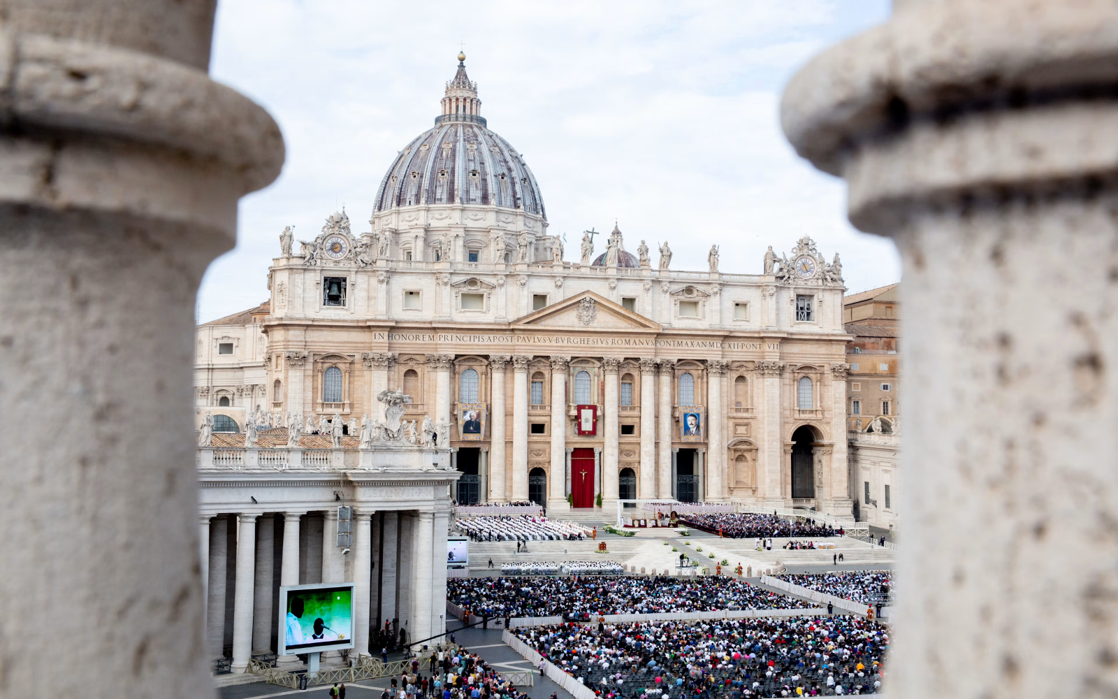 Vista de la Basílica de San Pedro durante la misa de canonización de San Juan Bautista Scalabrini y Santa Artemide Zatti el 9 de octubre de 2022. Crédito: Daniel Ibañez/EWTN News
