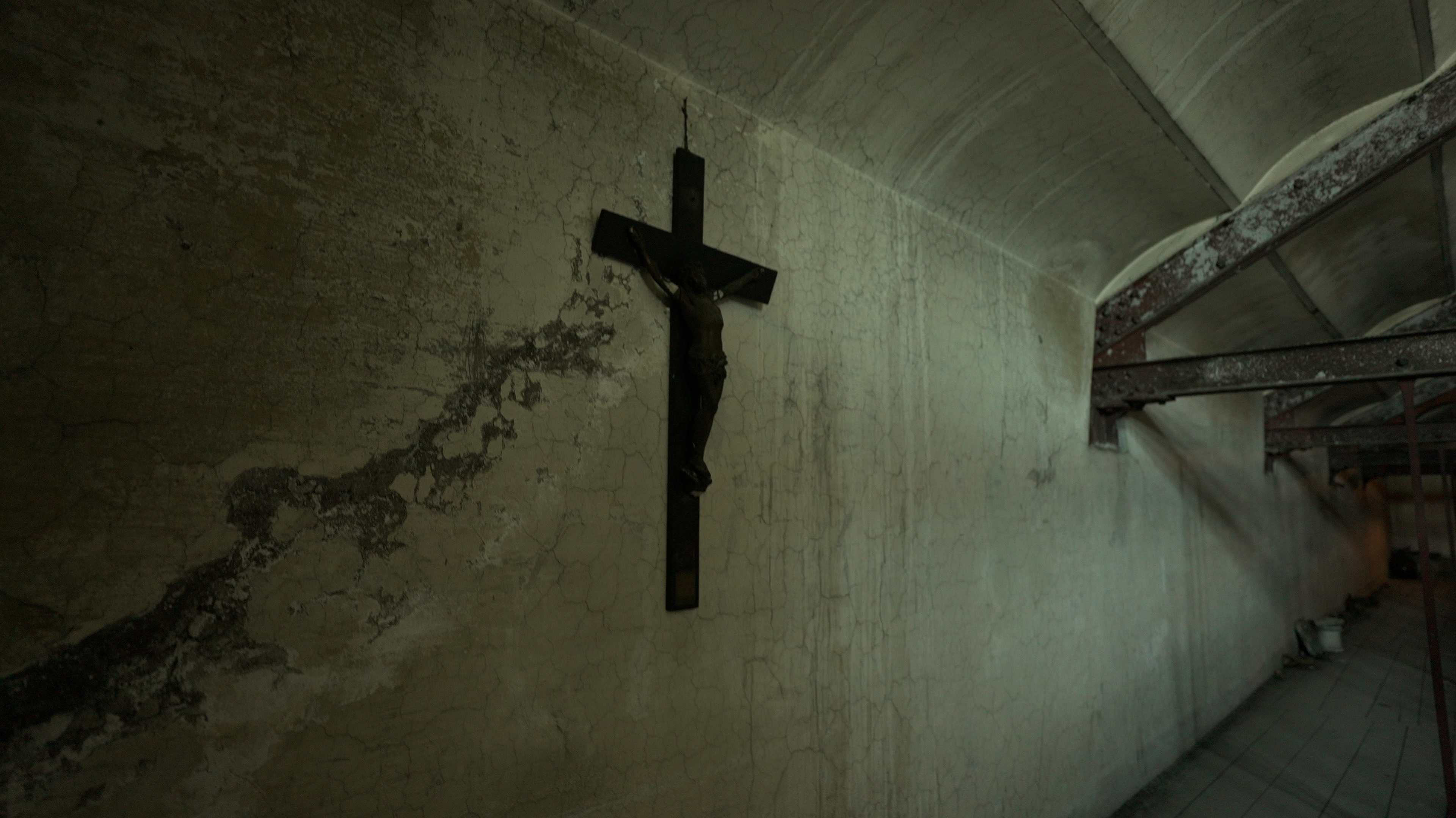 Desafiando al régimen nazi, el superior de la comunidad redentorista, el P. Antonino Dressino, se introdujo por el angosto acceso para celebrar junto a ellos el nacimiento de Cristo en la Navidad de 1943. Crédito: EWTN Noticias.