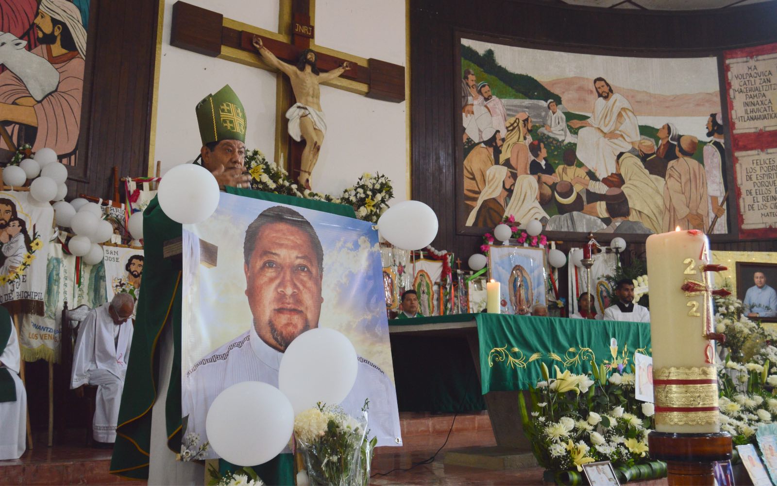Mons. José Hiraís Acosta Beltrán, Obispo de Huejutla, durante la Misa celebrada el 20 de septiembre en memoria del P. Román de la Cruz Hernández en Santa Cruz, Huejutla. Crédito: P. Domingo Porfirio Cruz / Diócesis de Huejutla.