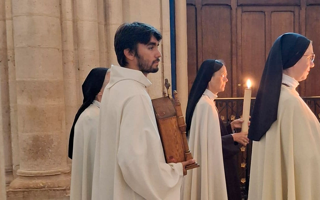 Martín Muñoz Ledo Arriaga en la Misa de acción de gracias por la canonización de las Carmelitas de Compiegne, el 13 de septiembre de 2025 en la Catedral de Notre Dame. Crédito: Cortesía Martín Muñoz L...