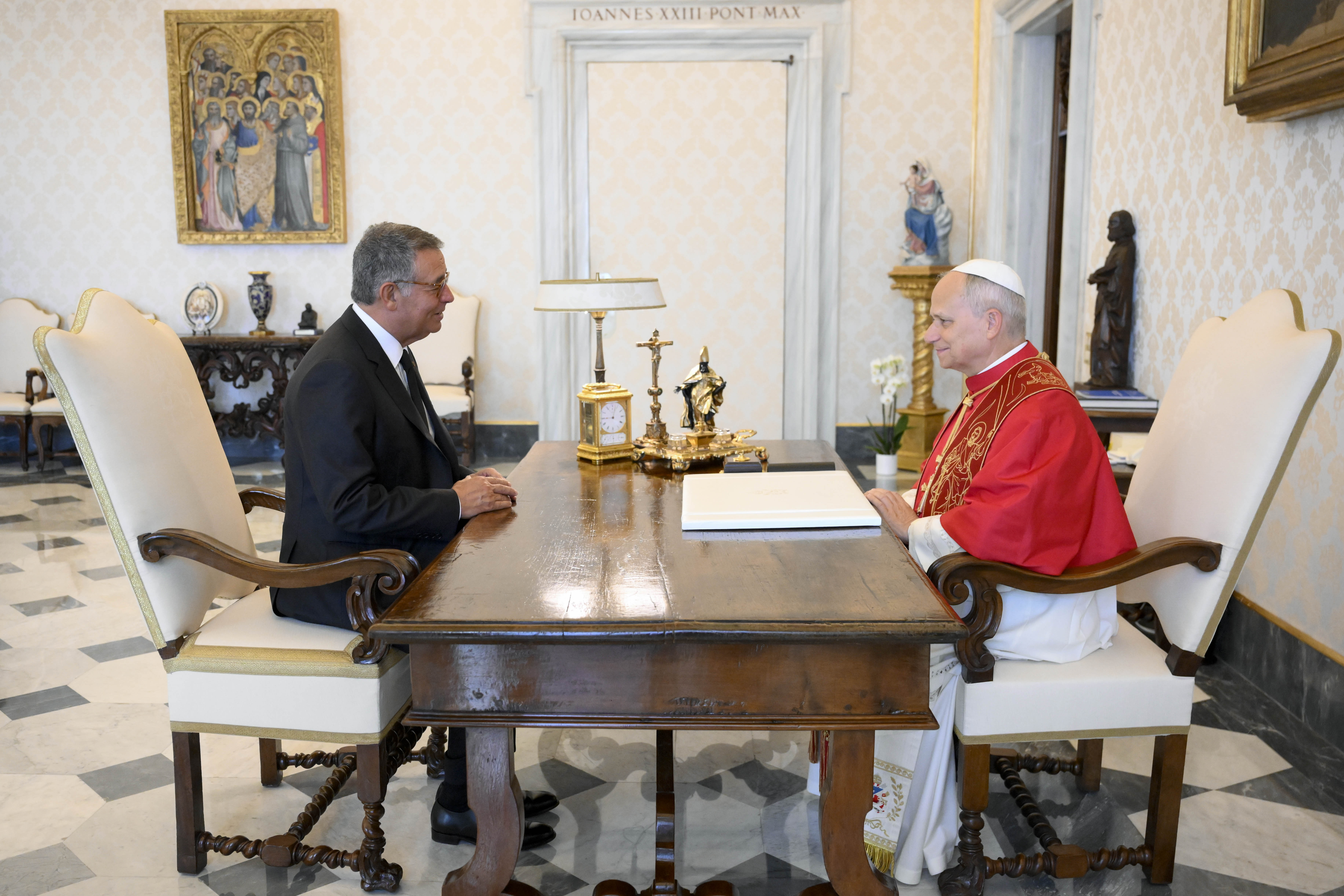 El presidente de Portugal, António José Seguro, se reunió por primera vez con el Papa León XIV este jueves 24 de septiembre en el Vaticano. Crédito: Vatican Media