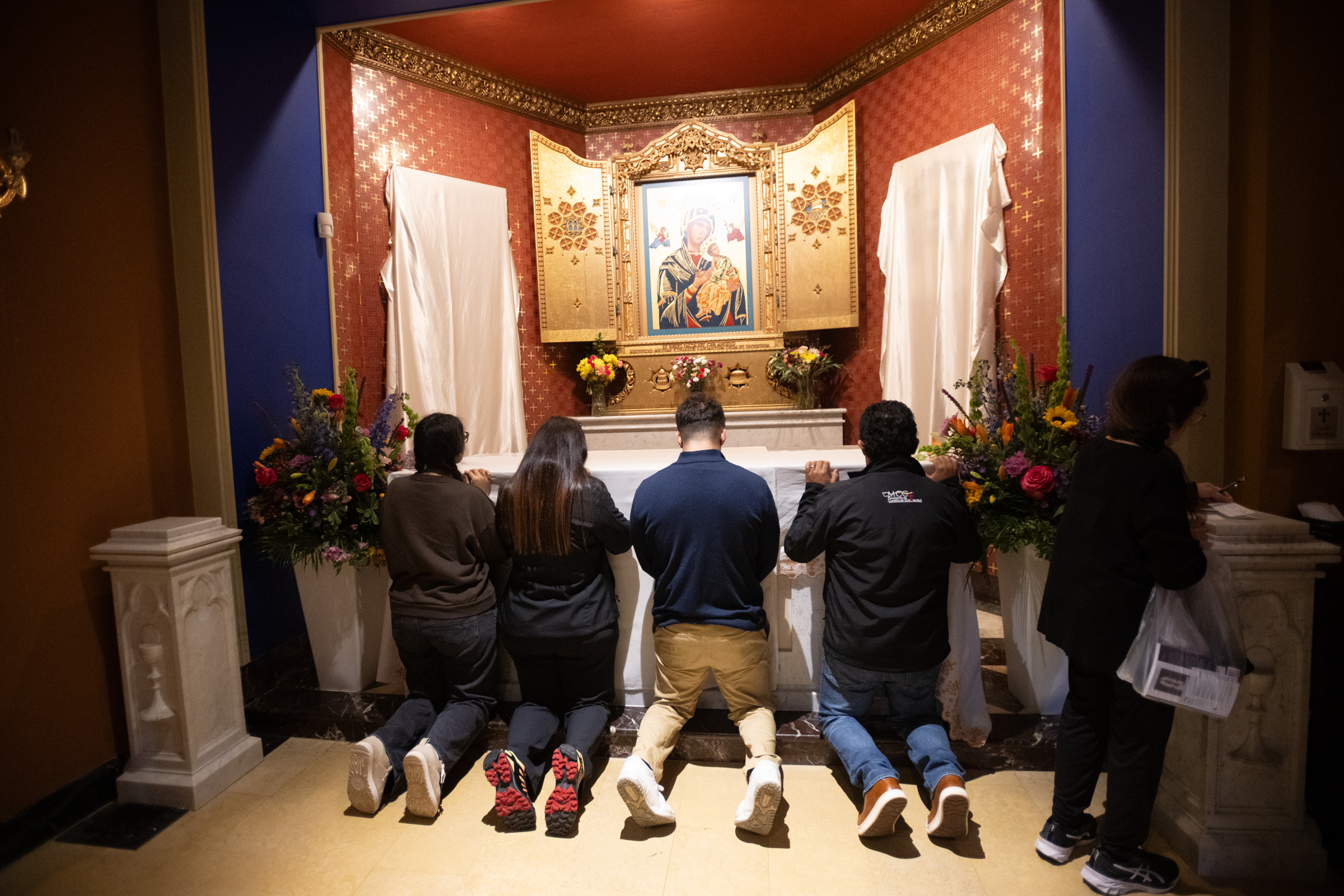 Pilgrims kneel in prayer before the covered tomb of now Blessed Fulton J. Sheen in a side chapel of the
Cathedral of St. Mary of the Immaculate Conception in Peoria, Illinois, on Sept. 23, 2026, the eve of Venerable Archbishop Fulton J. Sheenʼs beatification in St. Louis. | Credit: Jeffrey Bruno