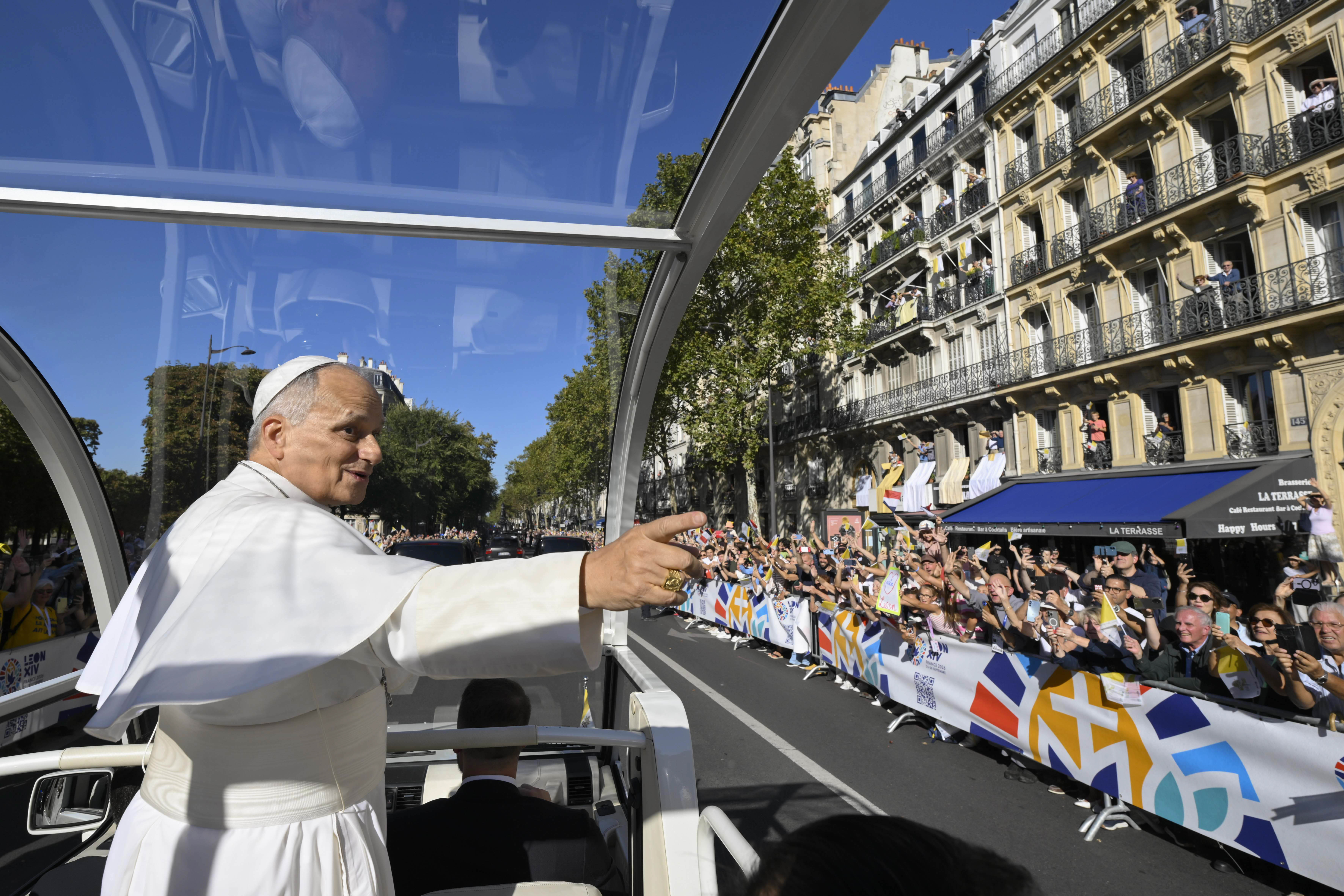 Paris gives Pope Leo XIV a joyful welcome as thousands lined the streets for his first popemobile ride through the French capital on Sept. 25, 2026. | Credit: Vatican Media