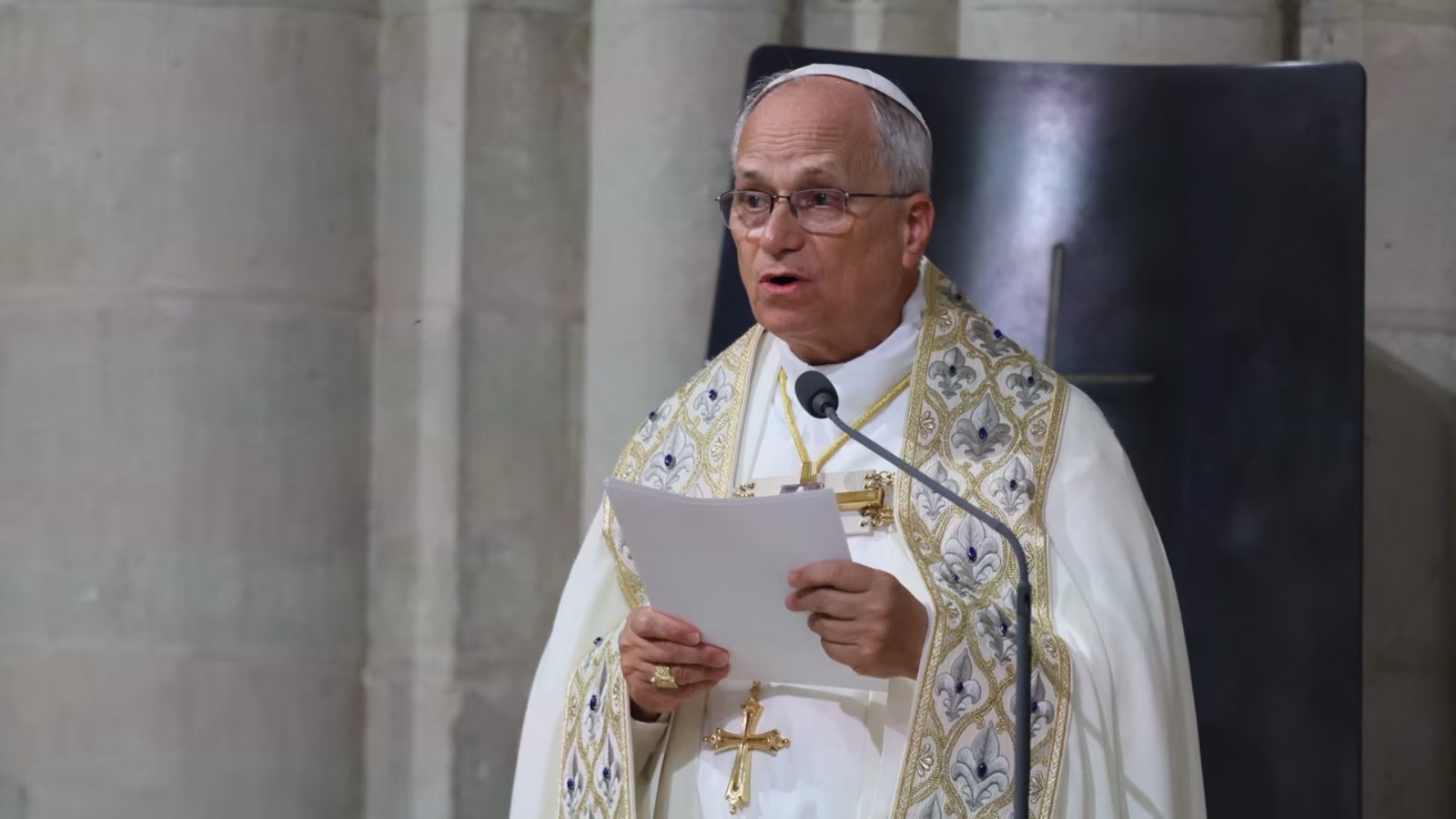 Papa Leão XIV profere uma homilia na celebração das Vésperas na catedral de Notre-Dame, em Paris, em 25 de setembro de 2026. | Crédito: Daniel Ibáñez/EWTN ?? 