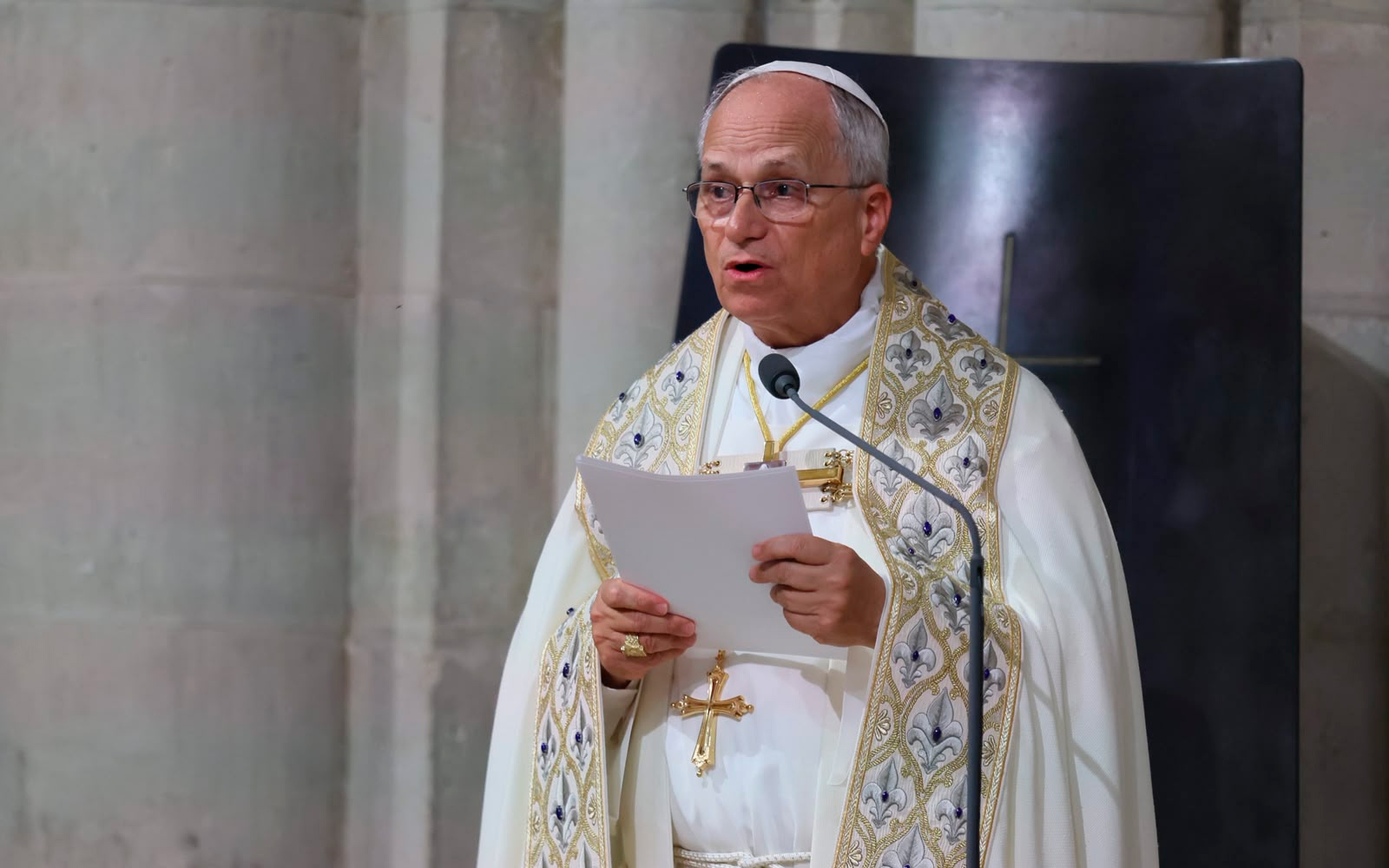 El Papa León XIV durante el rezo de las vísperas en la Catedral de Notre-Dame de París, el 25 de agosto de 2026. | Crédito: Daniel Ibáñez / EWTN Noticias. 