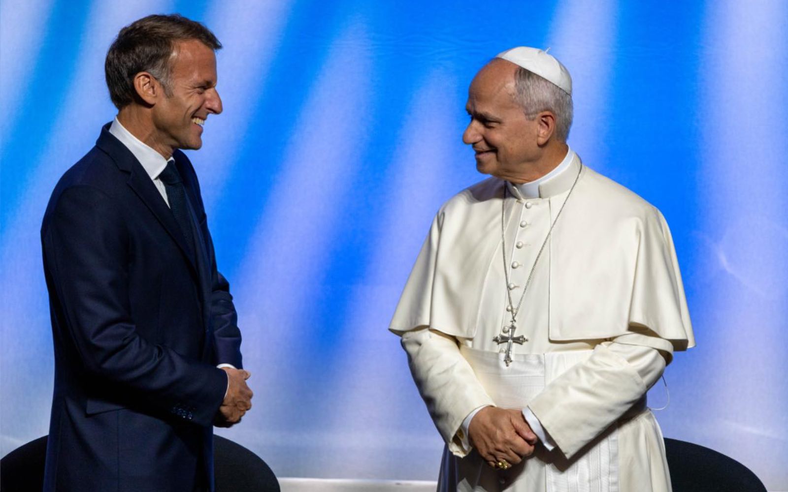 El Papa León XIV y el presidente de la República Francesa, Emmanuel Macron, en el encuentro “A las raíces de Europa, por la paz y la unidad” en Metz, el 28 de septiembre de 2026. Crédito: Daniel Ibáñe...