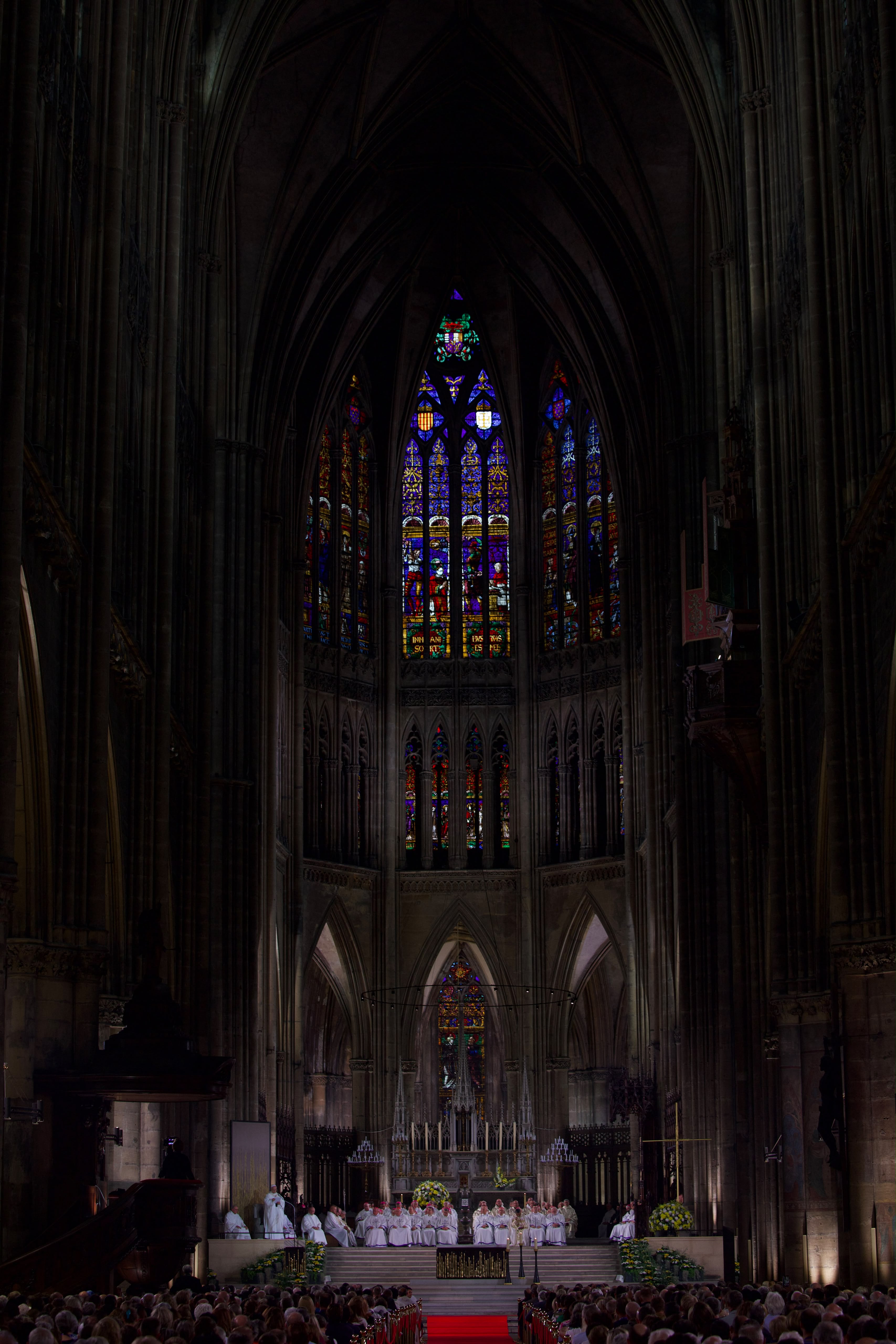 El Papa León XIV celebra la Misa el 28 de septiembre de 2026 en la Catedral de Saint-Étienne de Metz, Francia. Crédito: Daniel Ibáñez / EWTN News