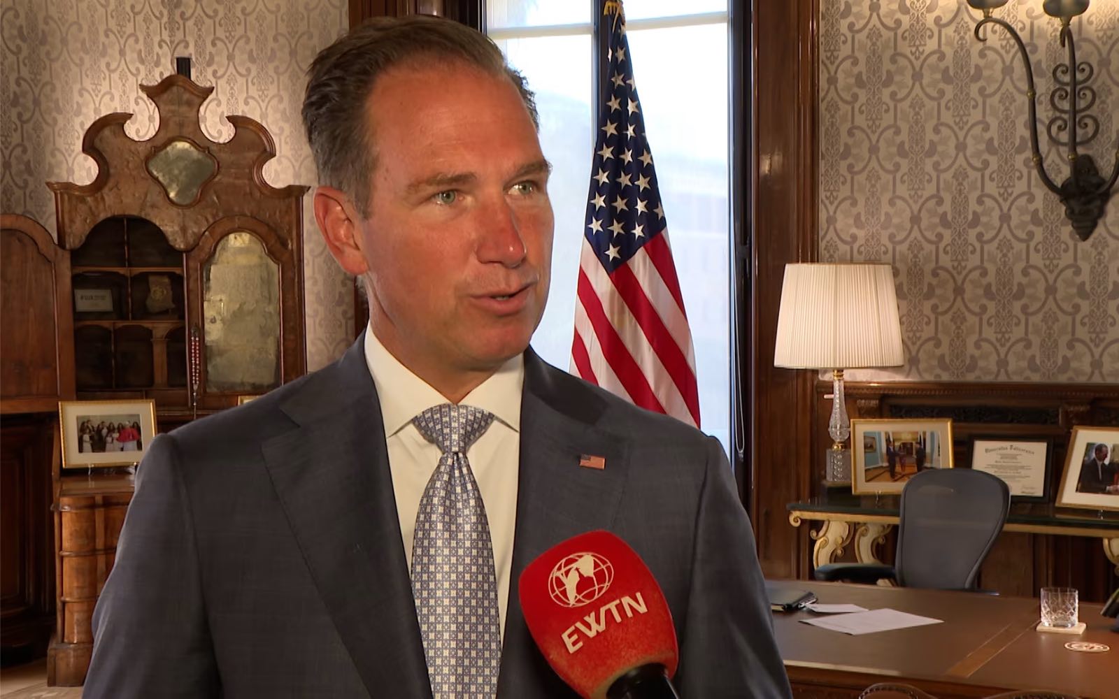 Brian Burch, embajador de Estados Unidos ante la Santa Sede, habla con EWTN News en la Embajada de Estados Unidos ante la Santa Sede, en Roma, el 30 de septiembre de 2026. | Crédito: Alberto Basile/EWTN News.