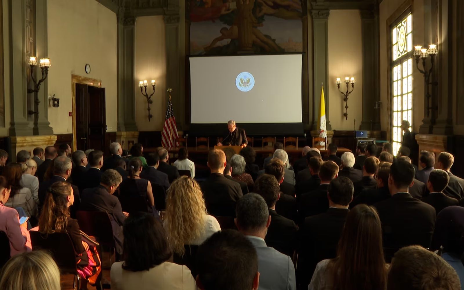 Mons. Robert Barron, Obispo de Winona-Rochester, Minnesota, participa en el evento “Estados Unidos a los 250 años” en la Embajada de Estados Unidos ante la Santa Sede, en Roma, el 30 de septiembre de 2026. | Crédito: Alberto Basile/EWTN News.