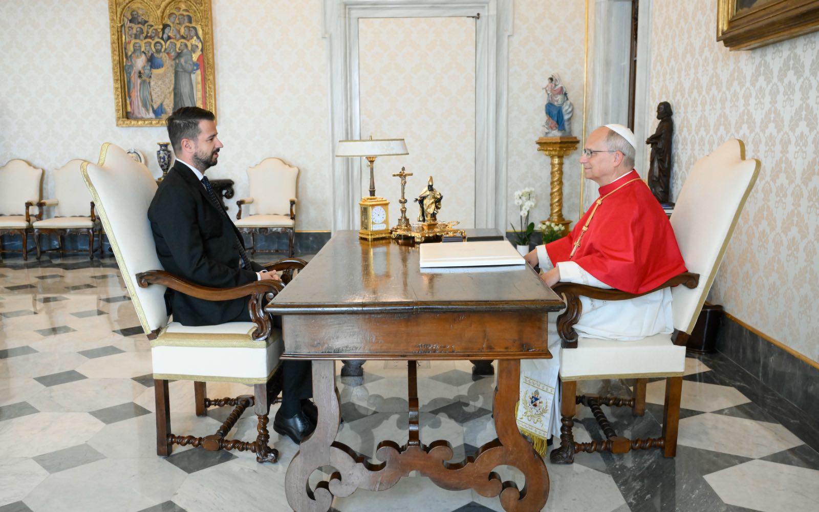 León XIV recibió en audiencia el sábado 3 de octubre de 2026 a Jakov Milatović, presidente de Montenegro. Crédito: Vatican Media.
