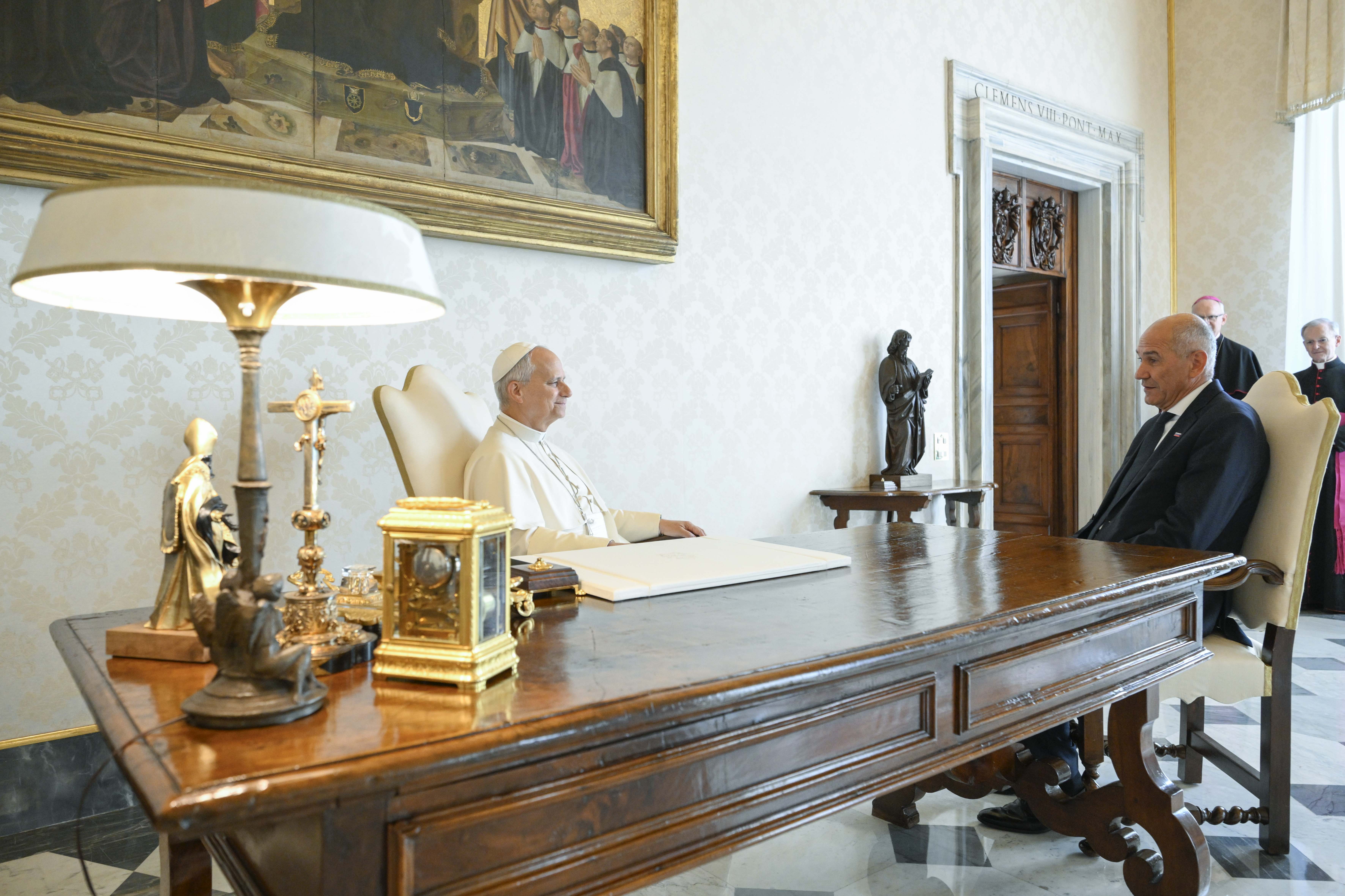 El Papa León XIV recibe al primer ministro de Eslovenia en el Vaticano. Crédito: Vatican Media