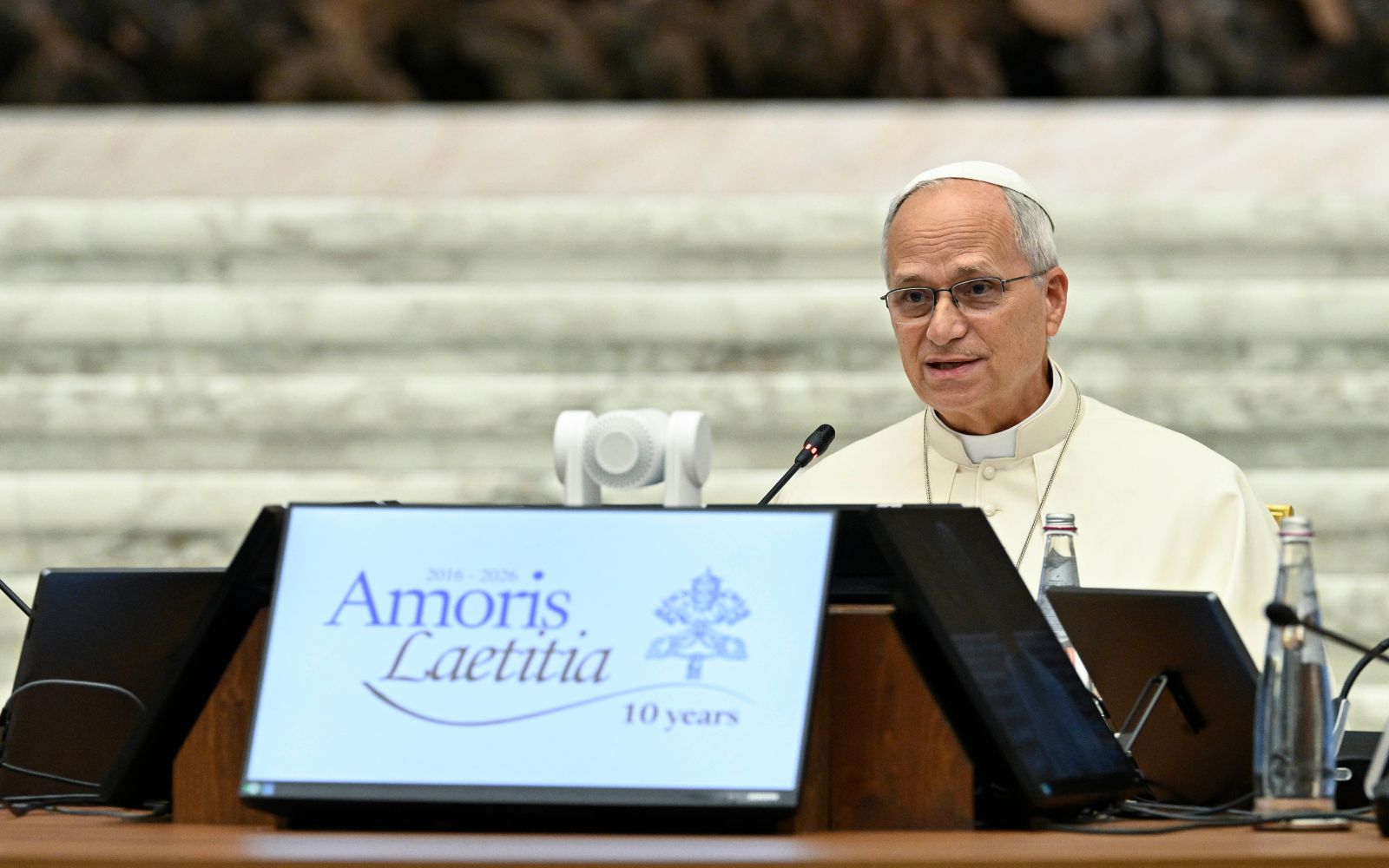 El Papa León XIV pronunció en inglés su alocución durante el encuentro de apertura sobre la familia en el Aula Pablo VI del Vaticano. Crédito: Vatican Media