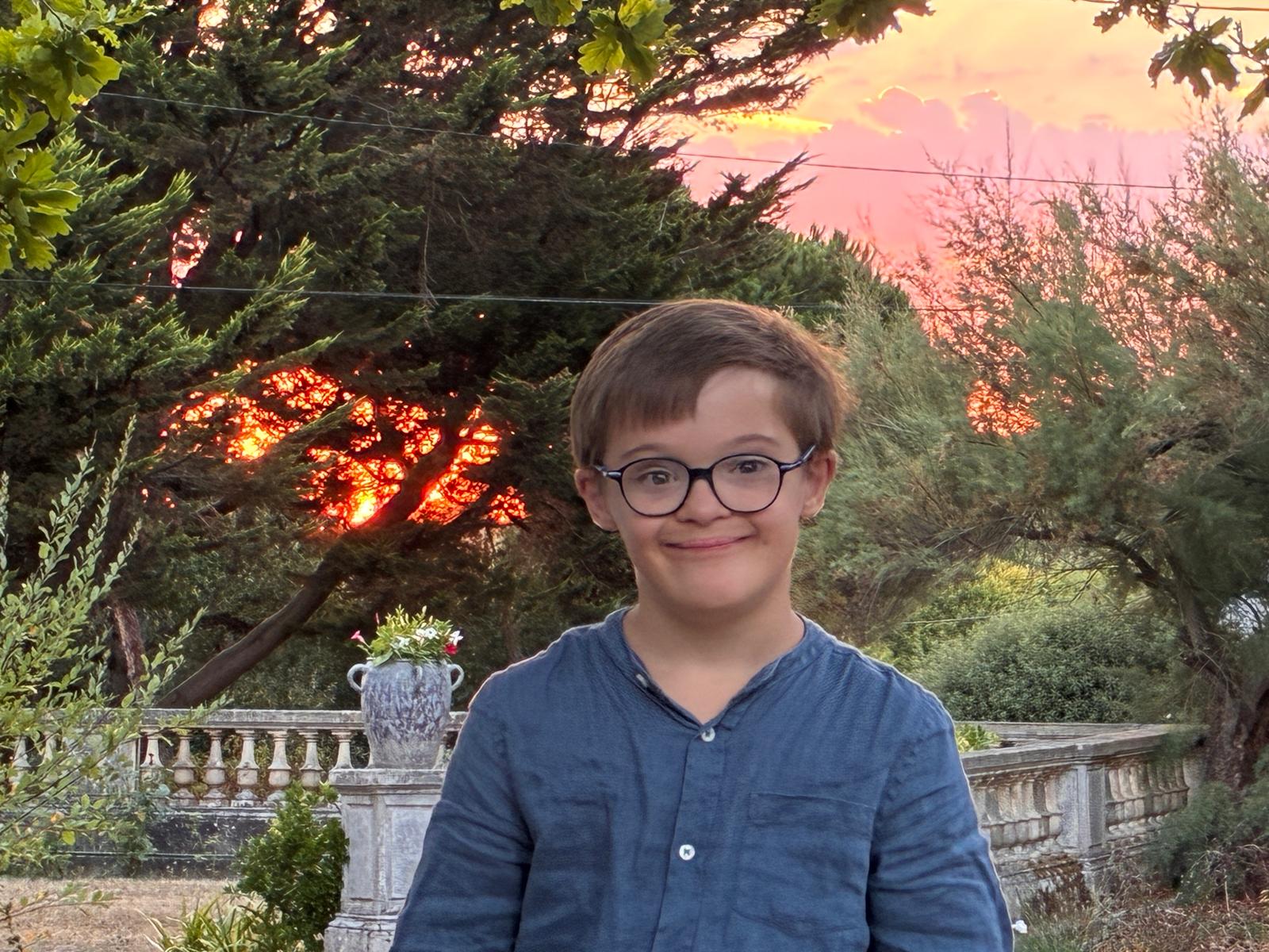Théophile es el pequeño de cinco hermanos y tiene 12 años. Crédito: Cortesía de la familia de Théophile.