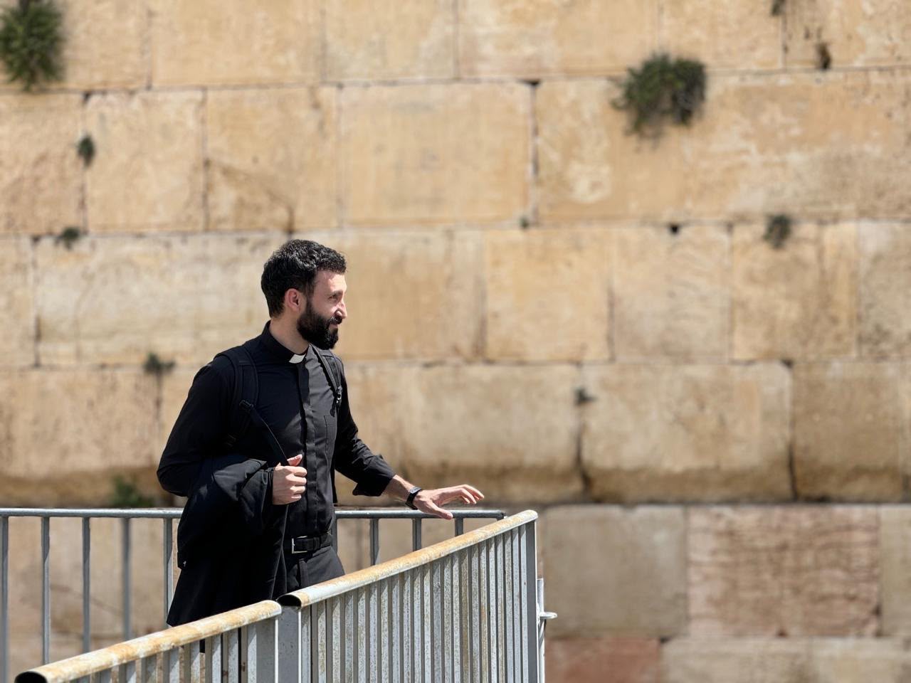 Sacerdote ucraniano es reclutado a la fuerza y podría ser enviado al frente