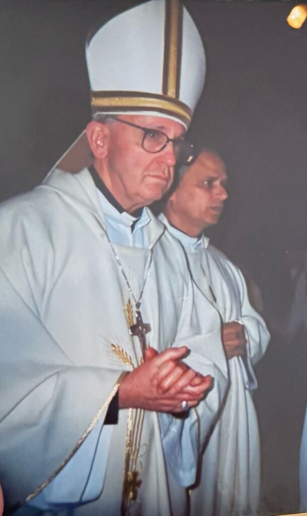 Cardenal Jorge Bergoglio con Robert Prevost. Crédito: Orden de San Agustín Argentina