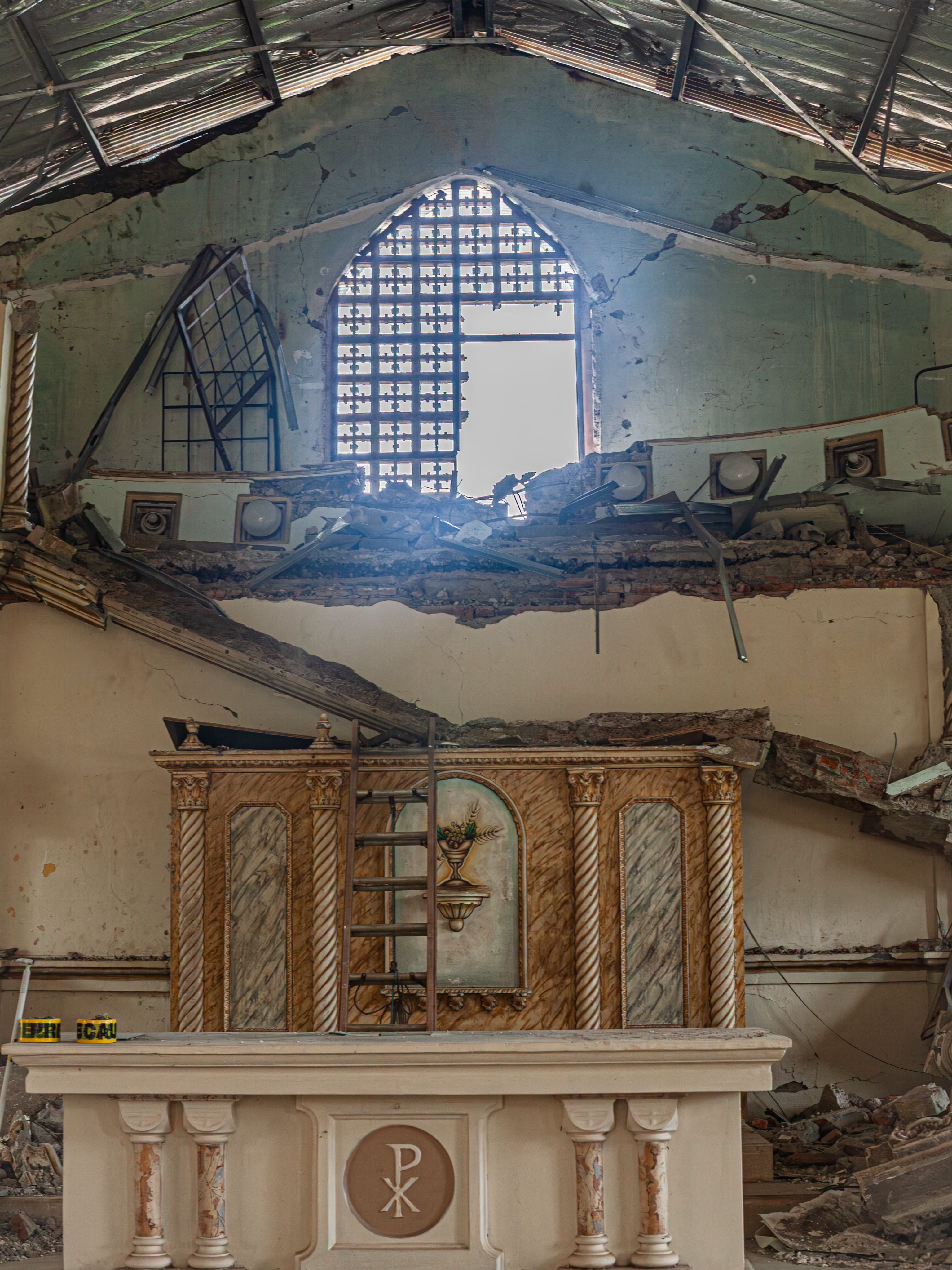Fotografía del altar de la parroquial de San Isidro Labrador de la Diócesis de Santiago de Veraguas que quedó destruida por el sismo del 9 de octubre de 2026. Crédito: Parroquia San Isidro Soná.