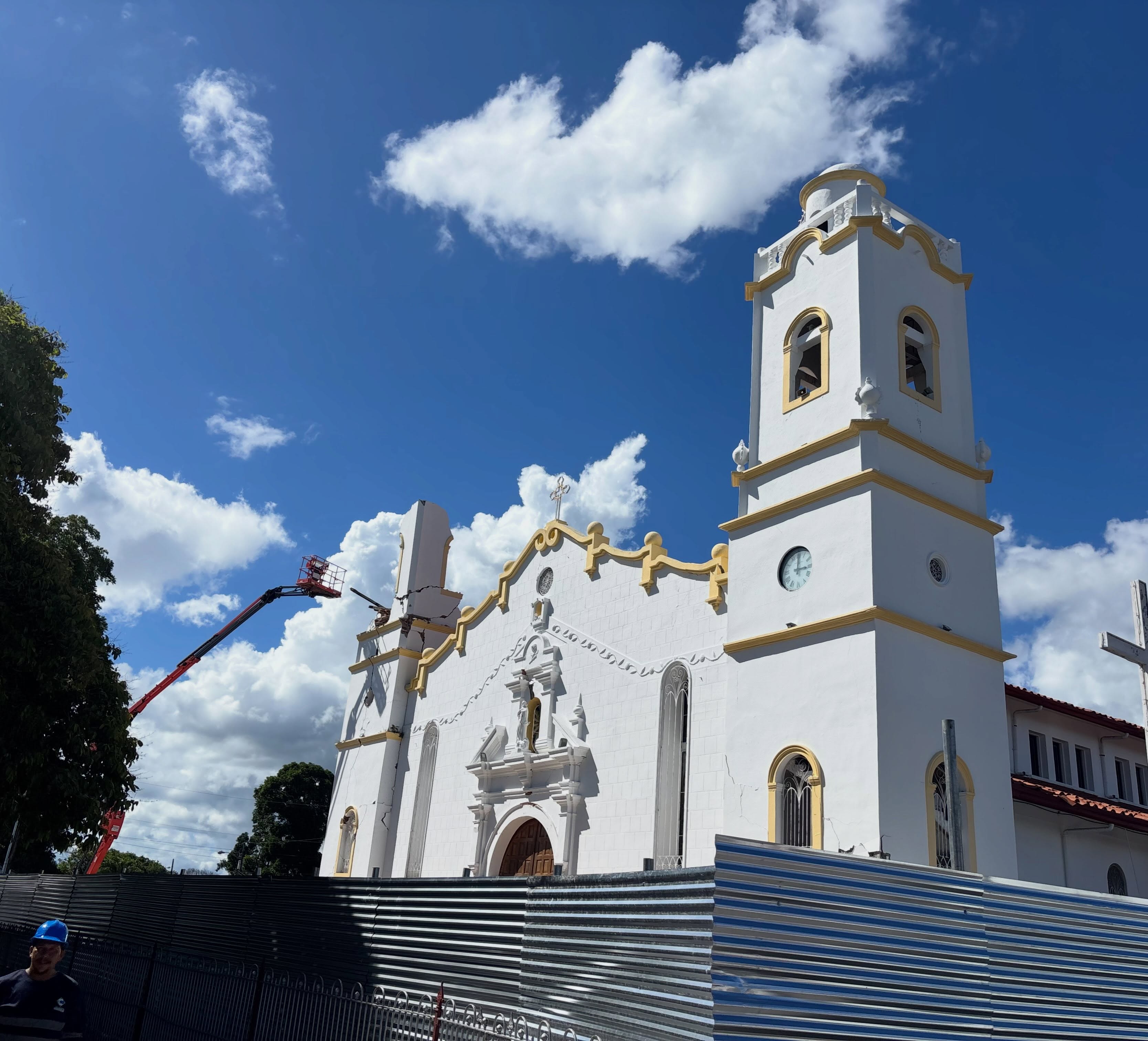 Fotografía compartida el 14 de octubre de 2026 sobre los daños sufridos en la Catedral San Juan Bautista de la Diócesis de Penonomé. Crédito: Catedral San Juan Bautista de Penonomé.