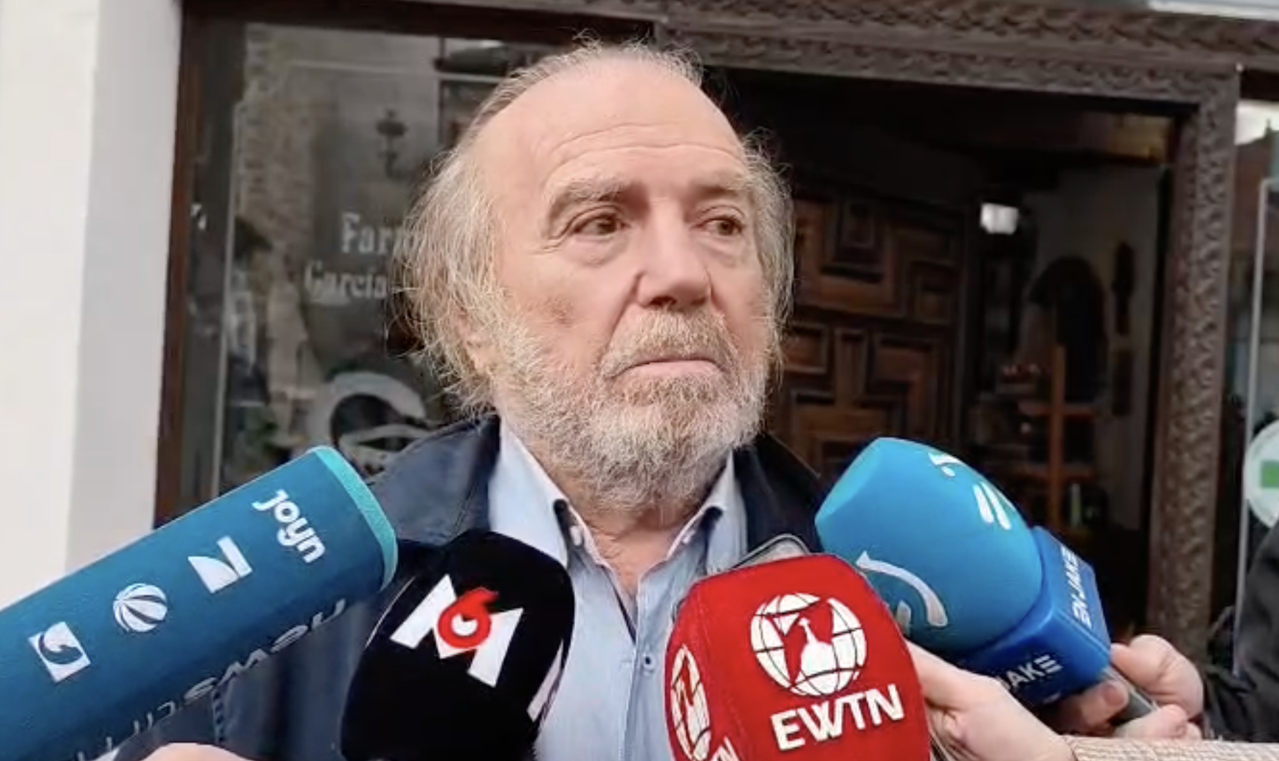 Antonio García Condado de 78 años, el farmacéutico del pueblo, fue uno de los primeros en ver decenas de cadáveres bajo los amasijos de hierro. Crédito: Nicolás Cárdenas