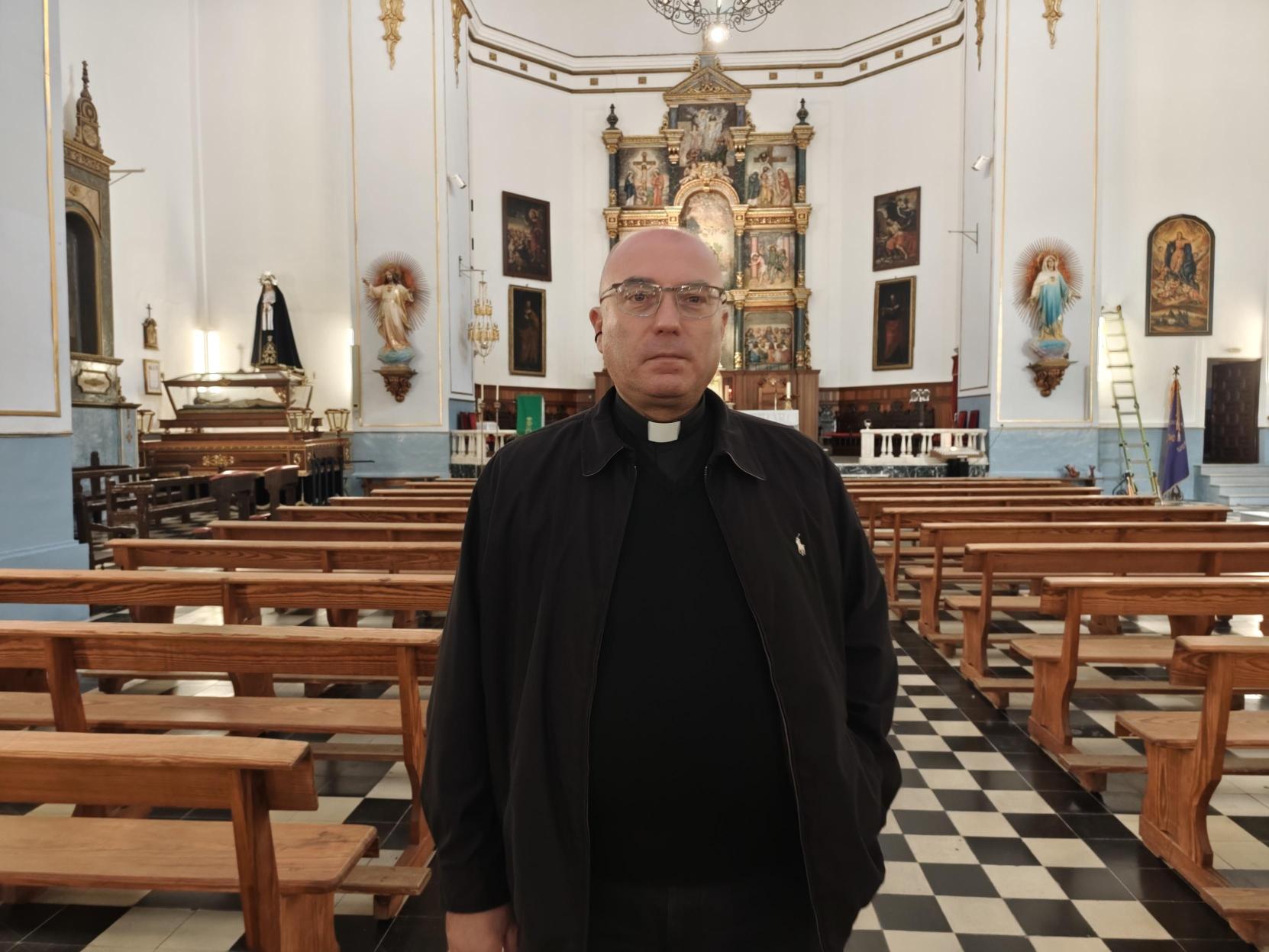 El párroco de la Basílica del Santísimo Cristo de Urda, José Miguel Fernández, pudo acompañar a algunos heridos ya sus familiares tras la tragedia. Crédito:Nicolás Cárdenas/EWTN News.