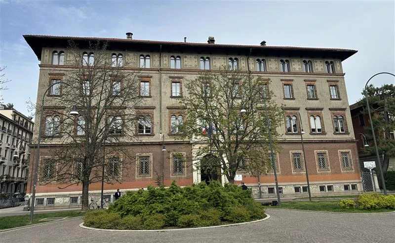 Buitenkant van Carlo Acutis' basisschool en middelbare school het Tommaseo Instituut. Bron: Courtney Mares/EWTN